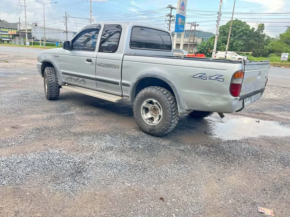 2001 Mazda 2500 Fighter V 3