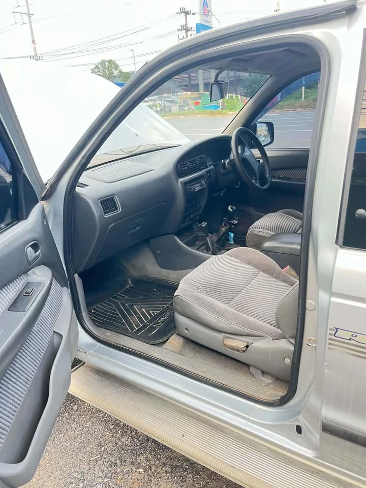 2001 Mazda 2500 Fighter V 2