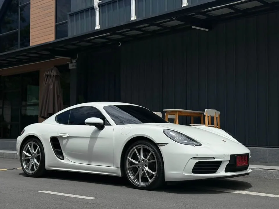 2017 Porsche 718 Boxster and Cayman IV 3