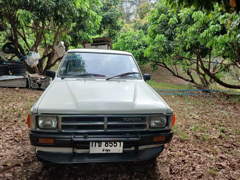 1986 Toyota Hilux Mighty-X V 3