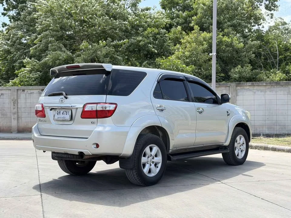 2010 Toyota Fortuner I 3