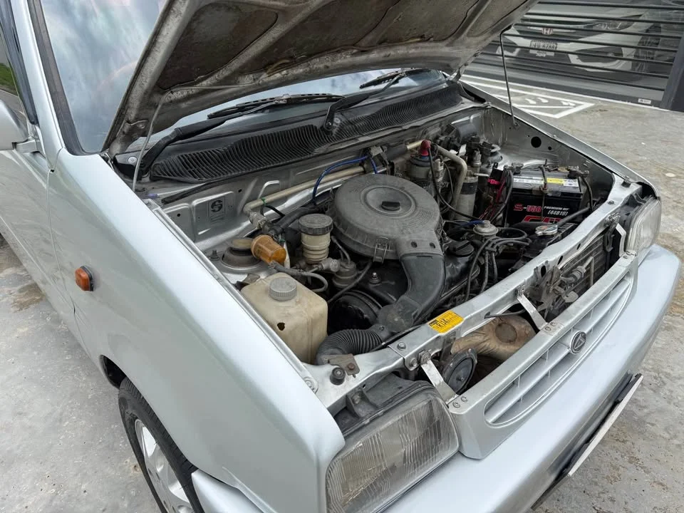 1988 Daihatsu Mira L200 2