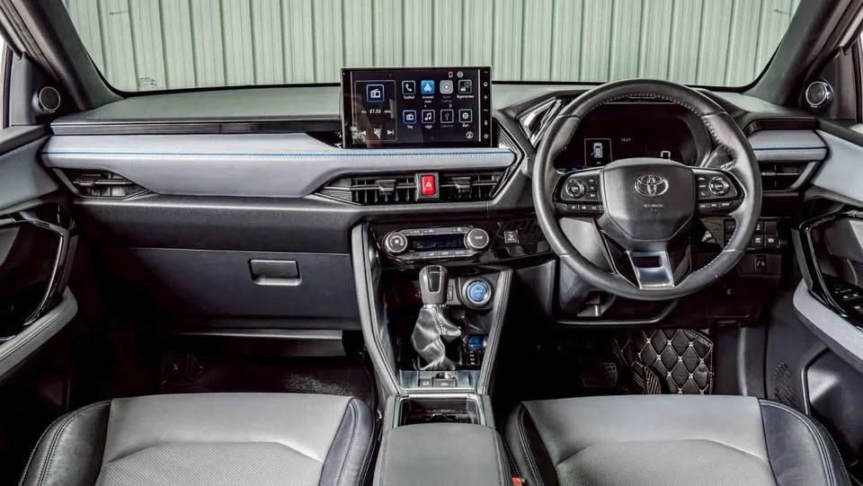 2024 Toyota Yaris Cross AC200 3
