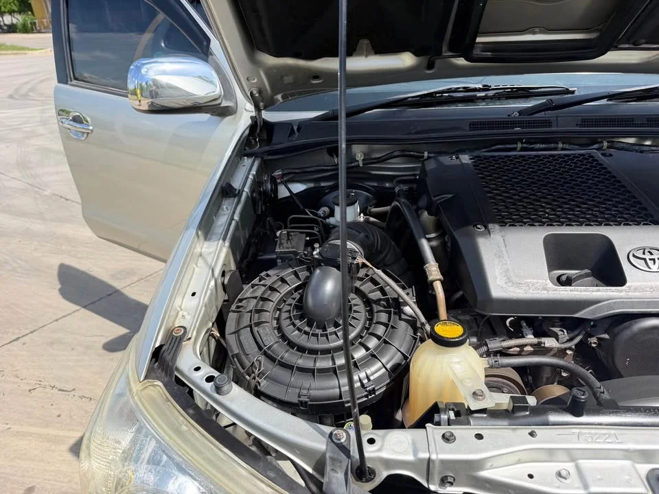 2010 Toyota Fortuner I 3