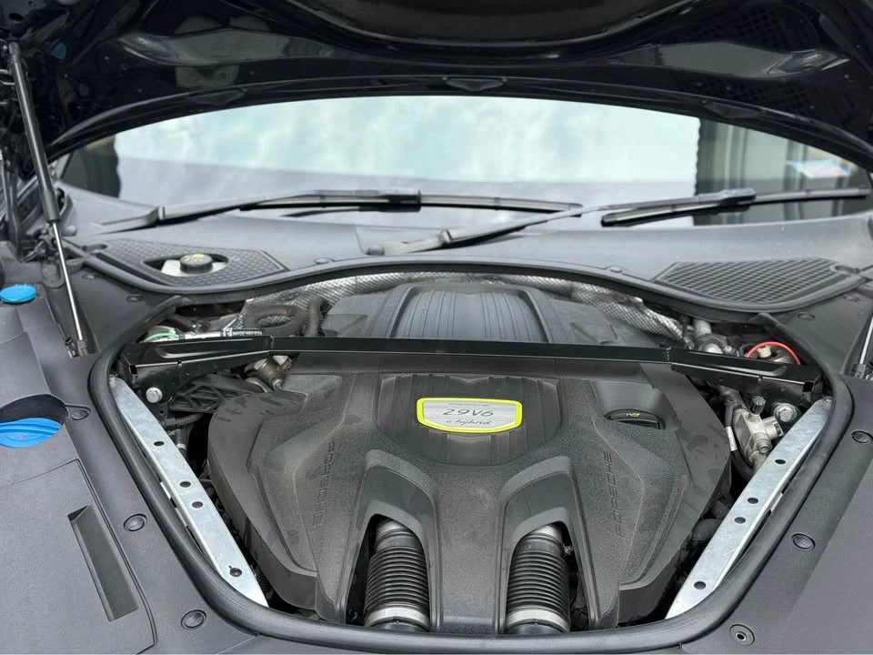 2018 Porsche Panamera II 2