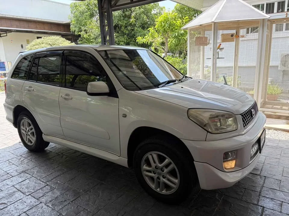 2004 Toyota RAV4 II 3