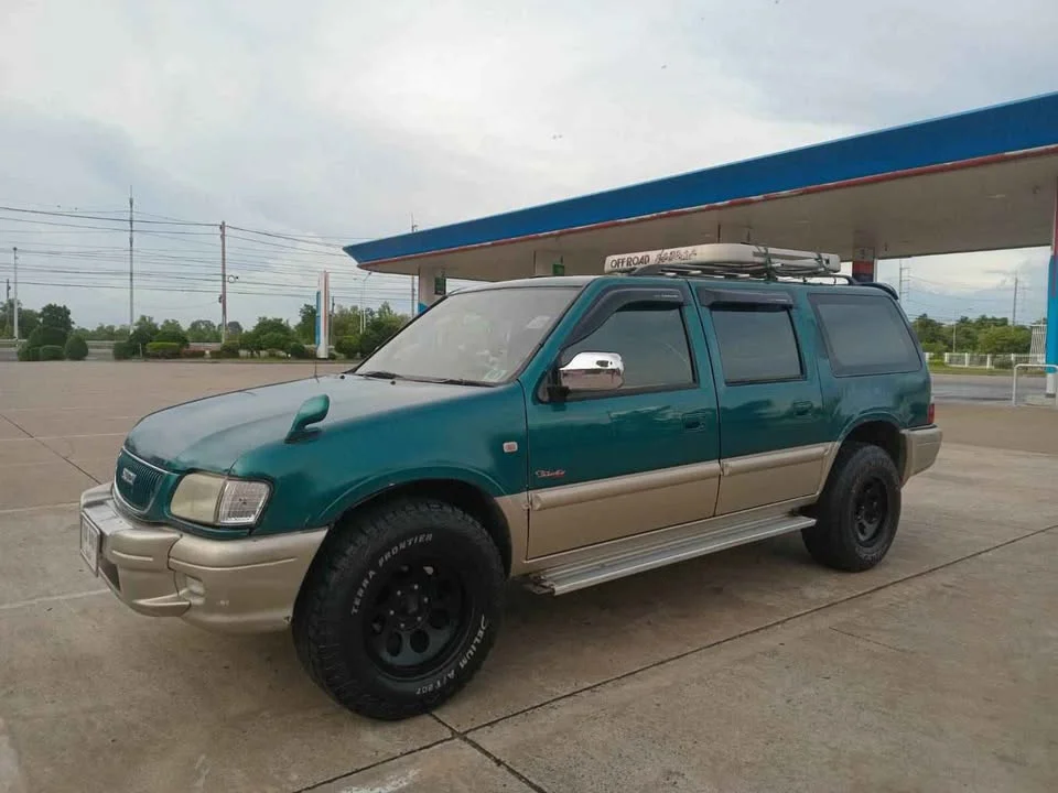 2001 Isuzu TR Grand Adventure I 3