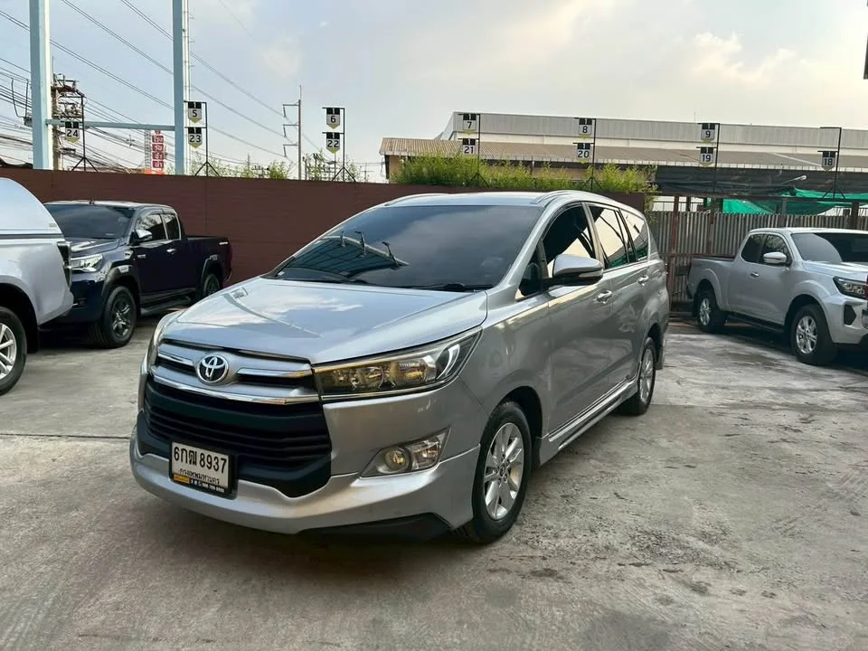 2017 Toyota Innova II 2
