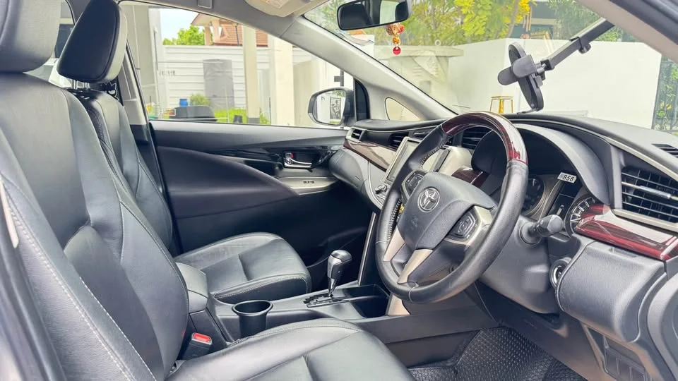 2019 Toyota Innova II 2