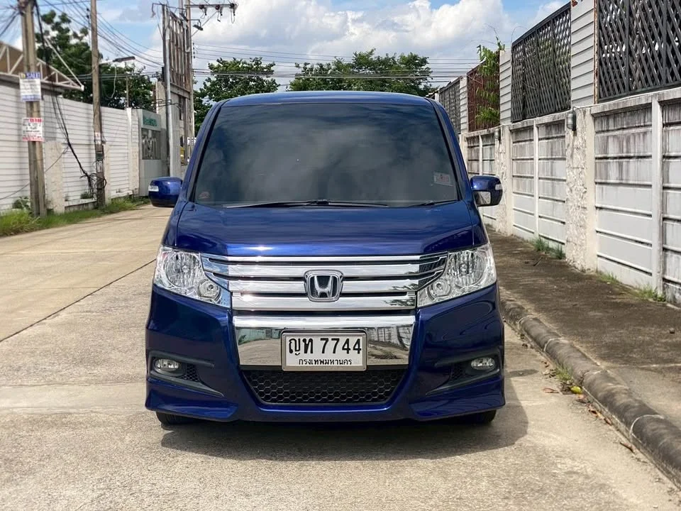 2013 Honda Stepwgn IV 3