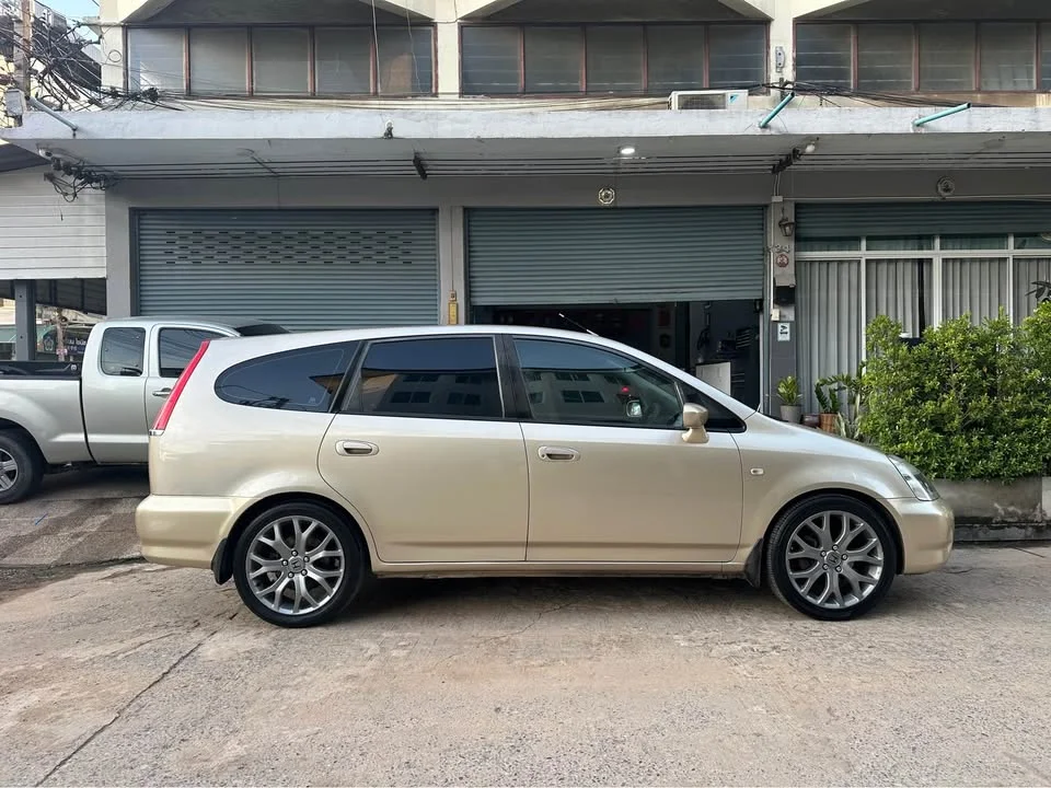 2004 Honda Stream I 2