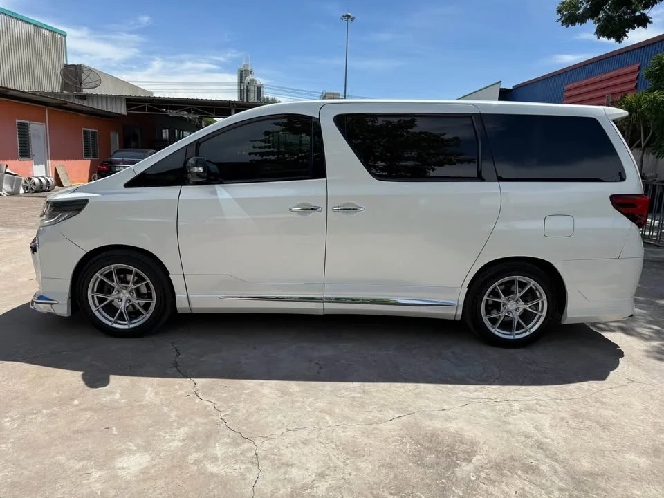 2010 Toyota Alphard, Vellfire III (AH30) 3