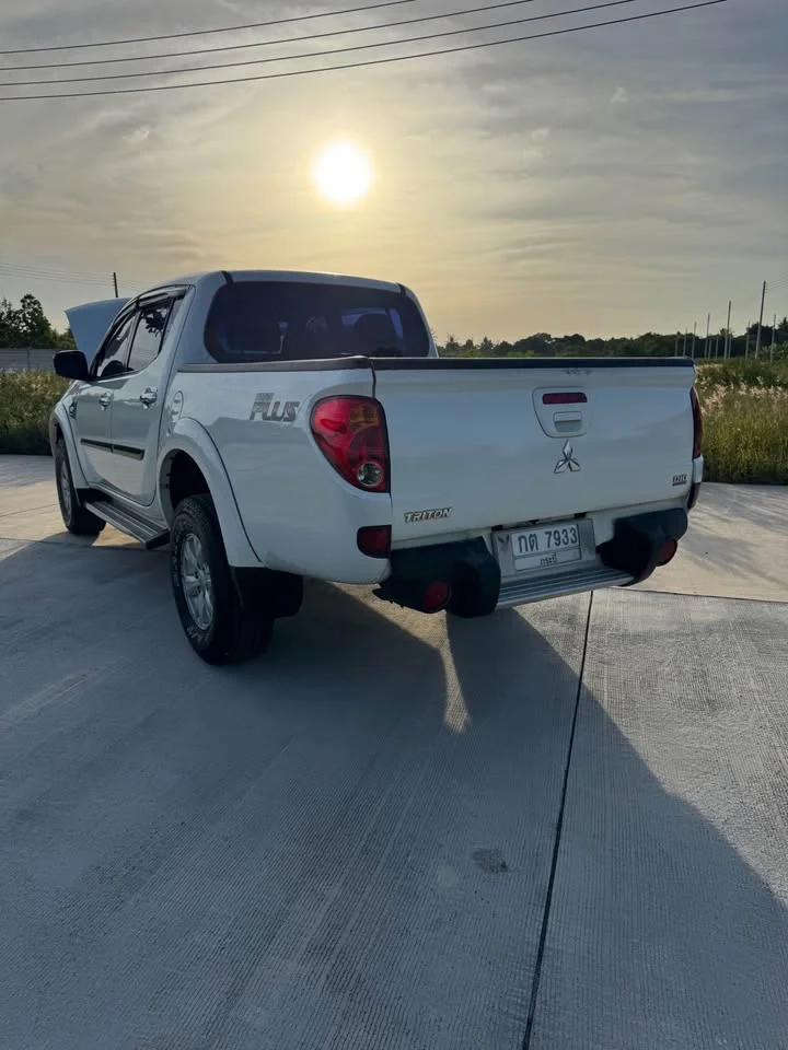2011 Mitsubishi Triton IV 2