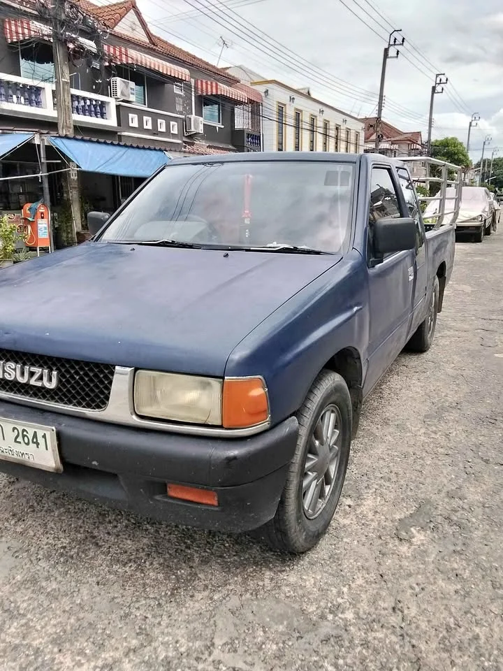 1993 Isuzu TFR III 2