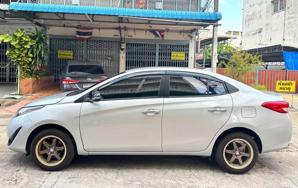 2017 Toyota Yaris ATIV III 2