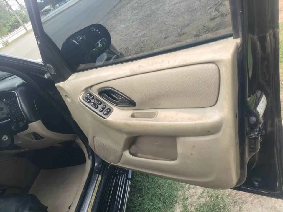 2004 Ford Escape I 3