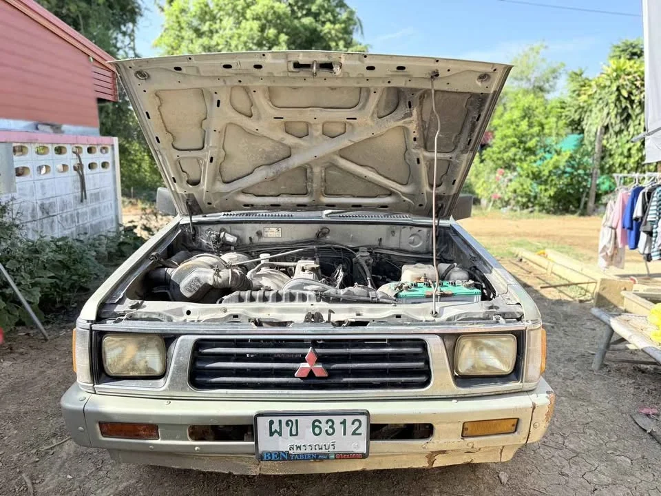 1997 Mitsubishi Triton II 3