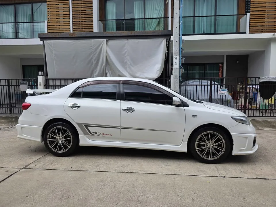 2013 Toyota Corolla Altis X (E140) 2