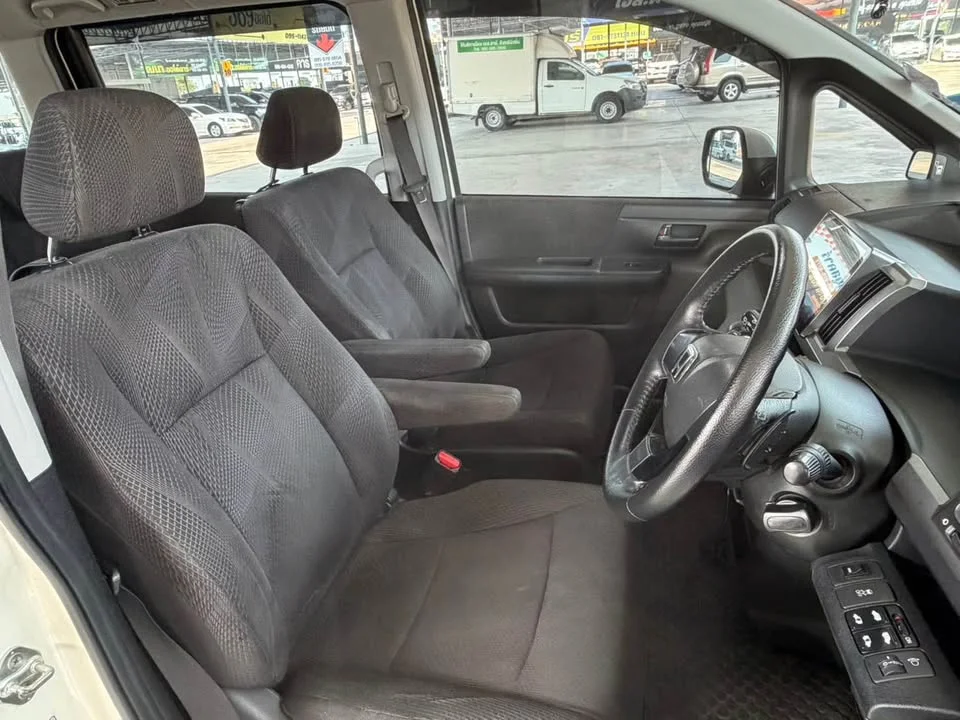 2012 Honda Stepwgn IV 3