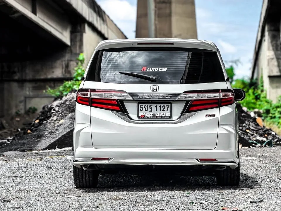 2014 Honda Odyssey V 2