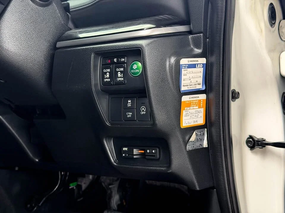 2014 Honda Odyssey V 3
