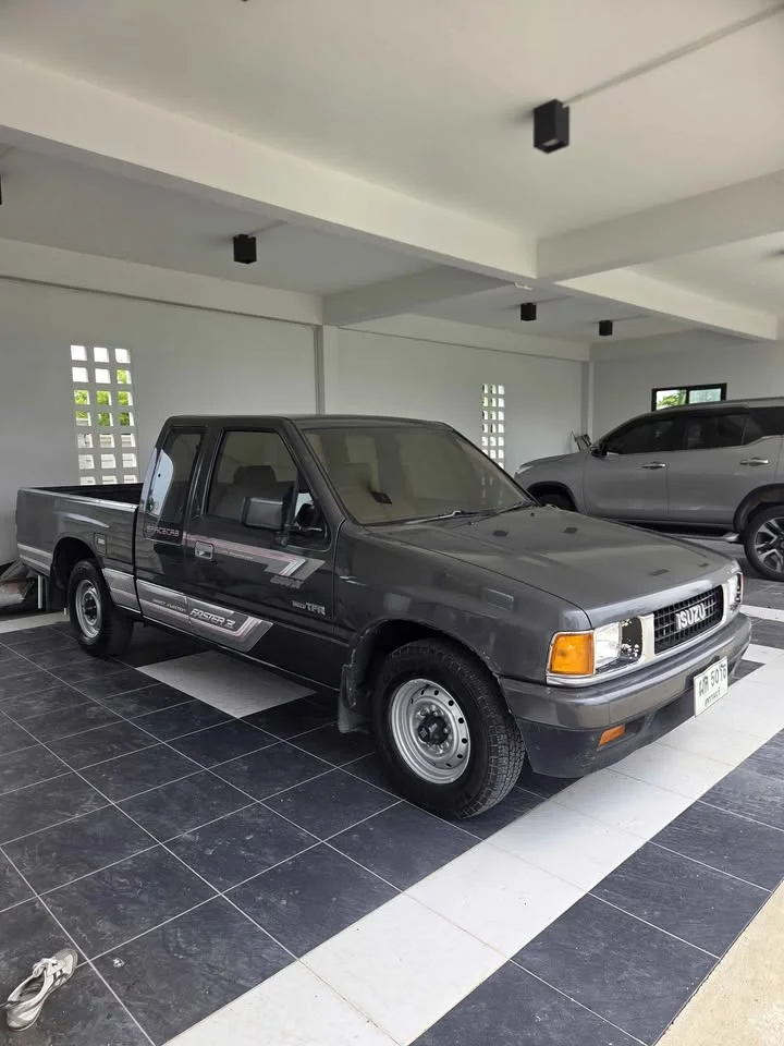 1990 Isuzu TFR III 3