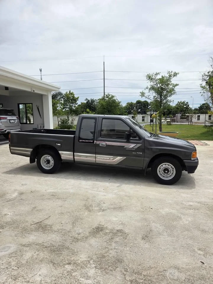 1990 Isuzu TFR III 2