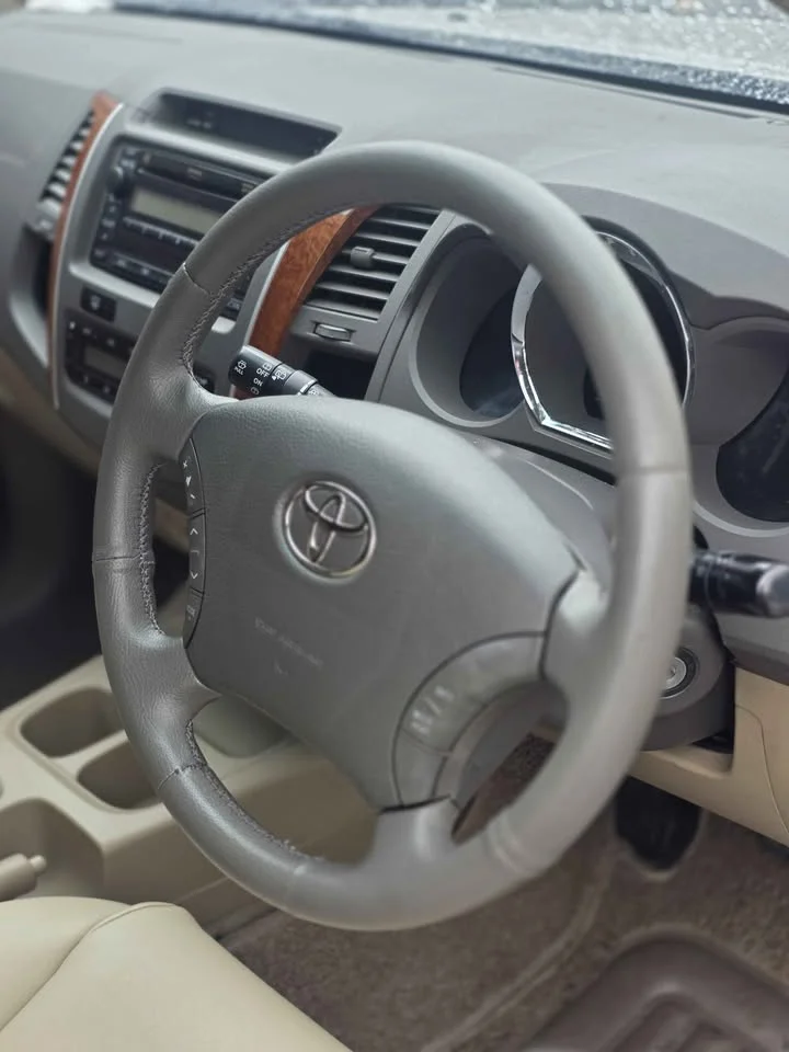 2010 Toyota Fortuner I 2