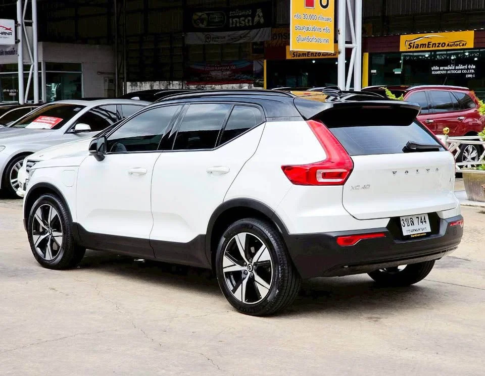 2022 Volvo XC40 3