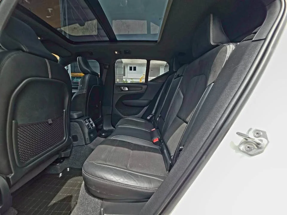 2022 Volvo XC40 2