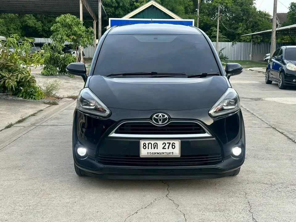 2017 Toyota Sienta II 3