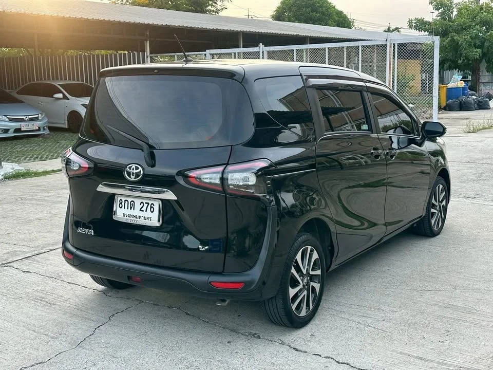 2017 Toyota Sienta II 2