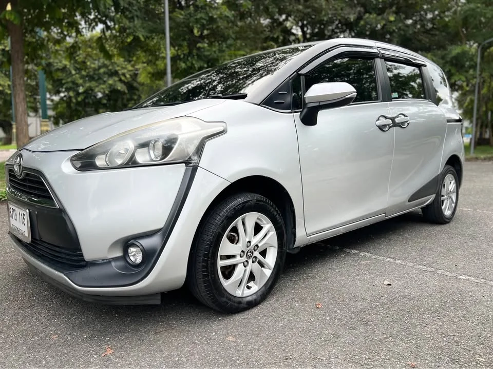 2019 Toyota Sienta II 2