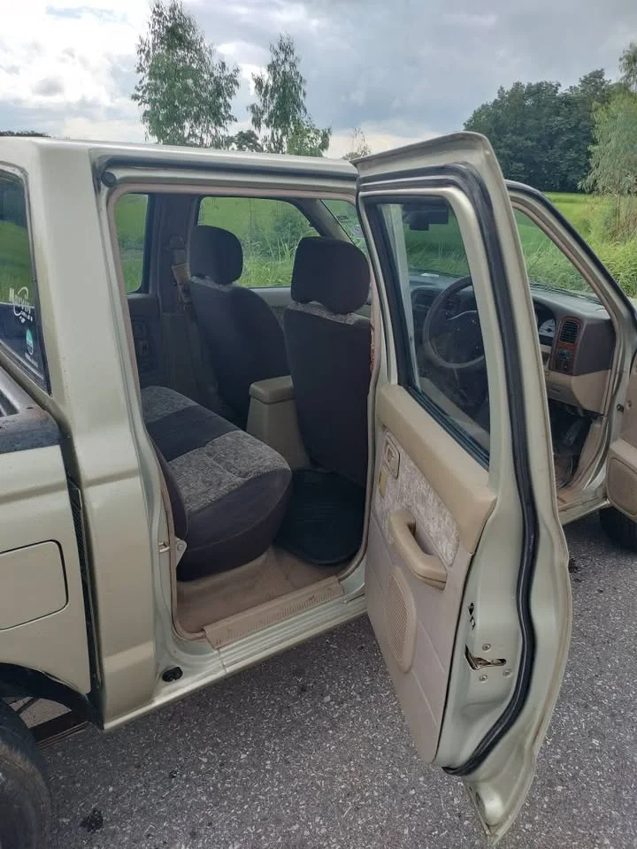 2001 Nissan Frontier I 2