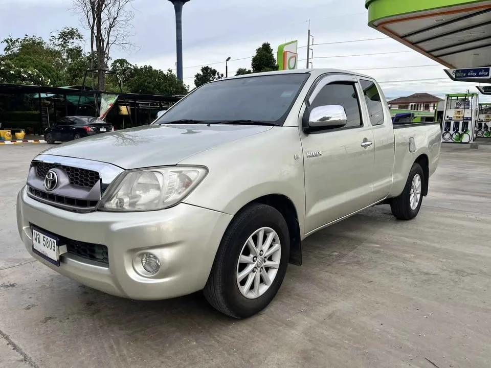 2011 Toyota Hilux VII 2