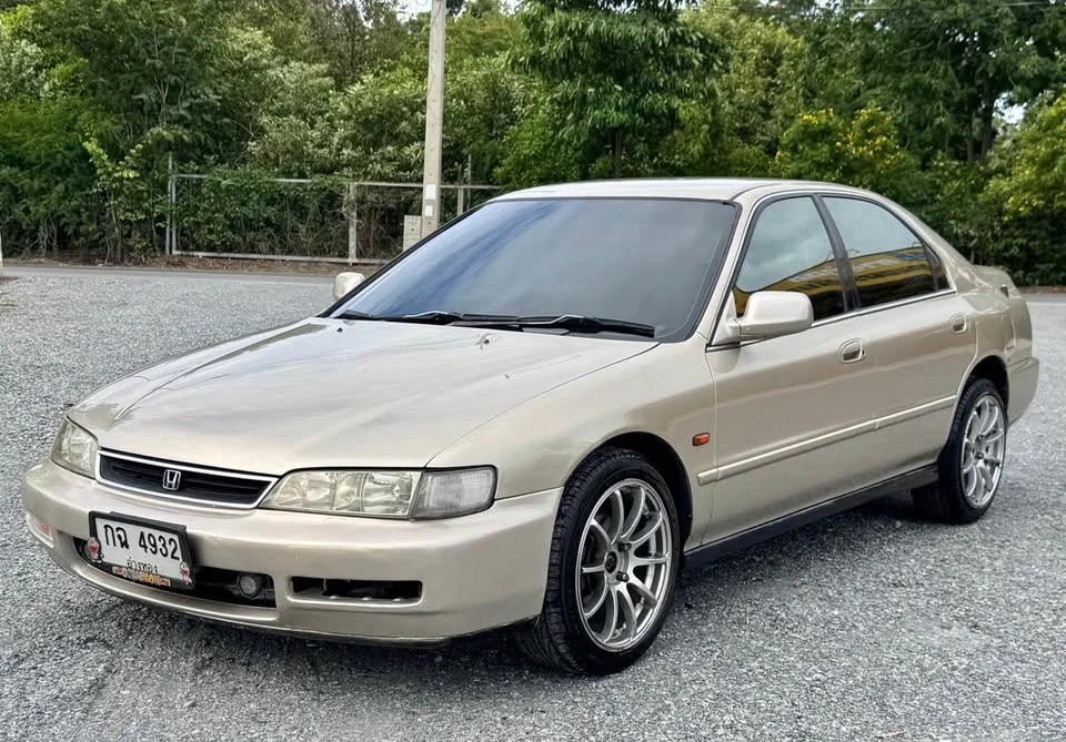 1997 Honda Accord V 2