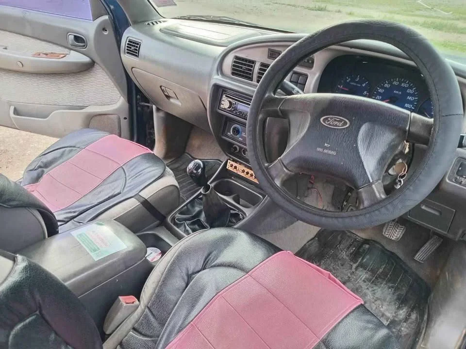 2004 Mazda 2500 Fighter V 2