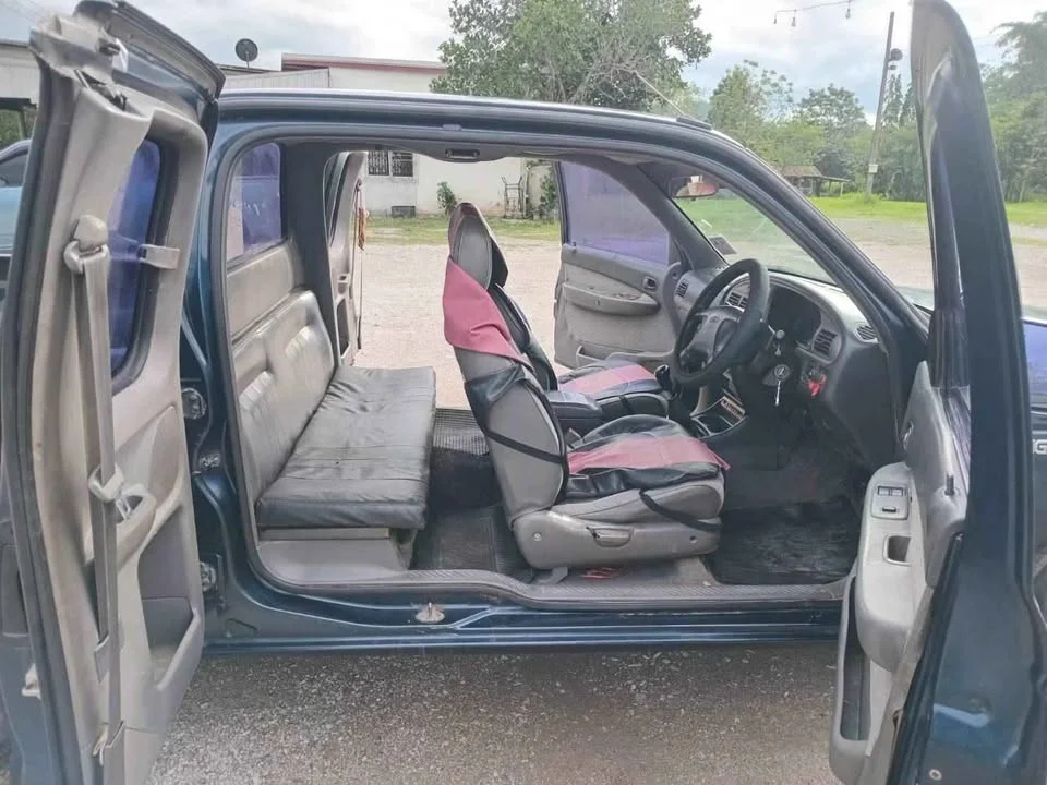 2004 Mazda 2500 Fighter V 3