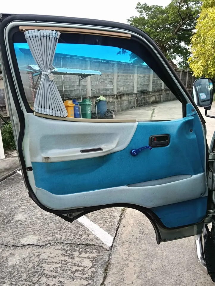 2002 Toyota Commuter IV (H100) 3