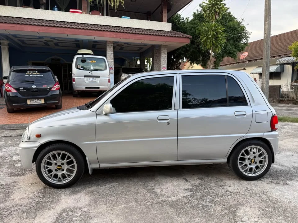 2010 Daihatsu Mira L500 2
