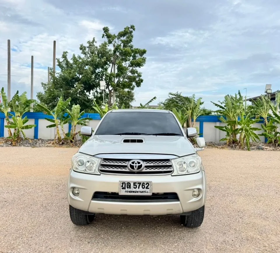 2010 Toyota Fortuner I 2