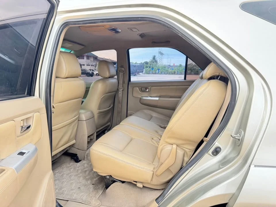 2010 Toyota Fortuner I 3