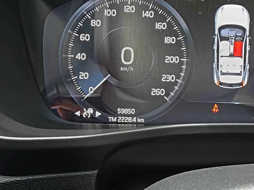 2023 Volvo XC40 3