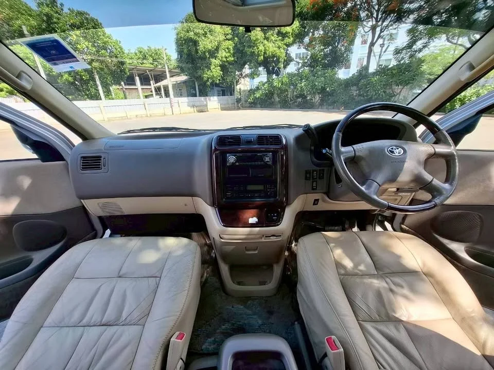 2000 Toyota Granvia H100 2