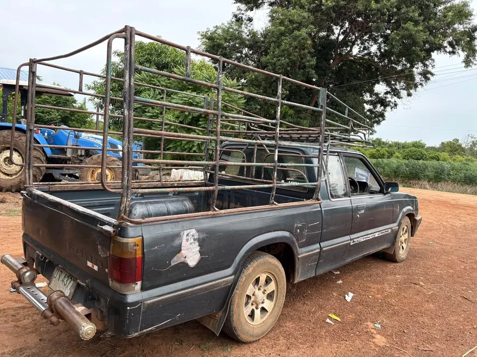 1990 Mazda B2500 IV 3