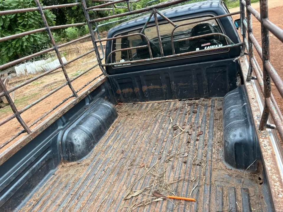 1990 Mazda B2500 IV 2