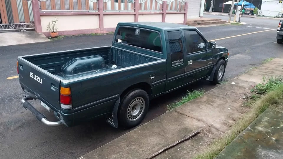 1994 Isuzu TFR III 2