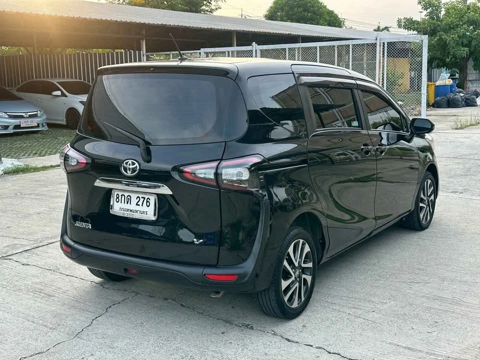 2017 Toyota Sienta II 2