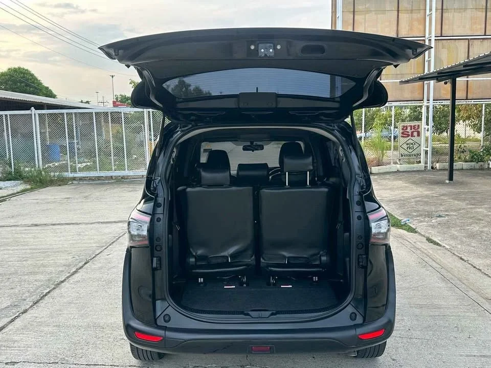 2017 Toyota Sienta II 3