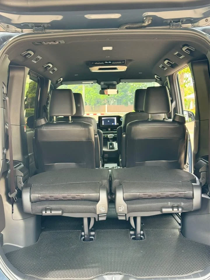 2022 Toyota Voxy IV 3